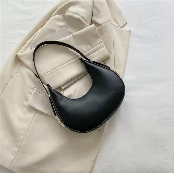 CARTERA TIPO LUNA CON DETALLES A LOS LADOS
