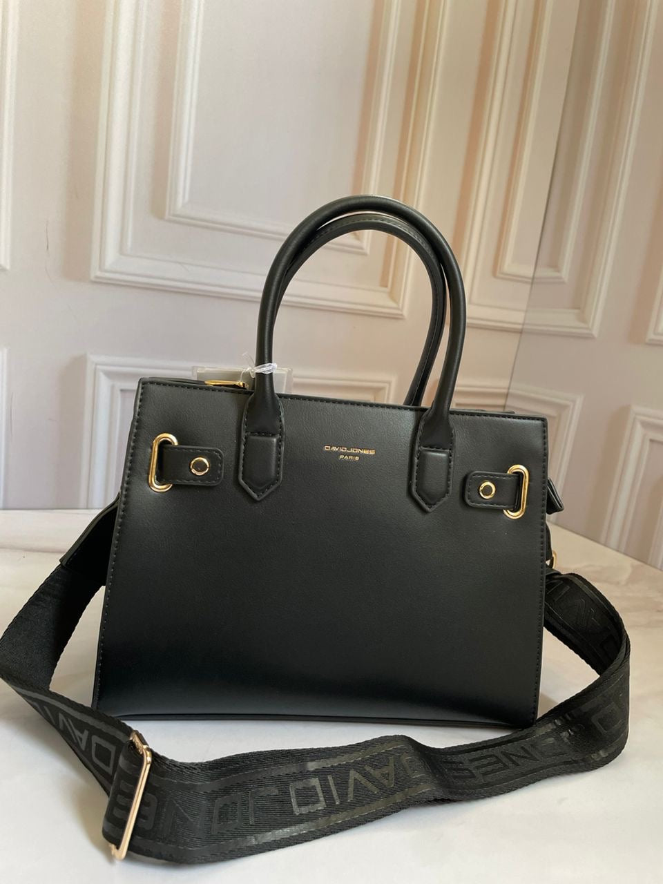 CARTERA PEQUEÑA DE COLOR NEGRO MODELO LISA ELEGANTE
