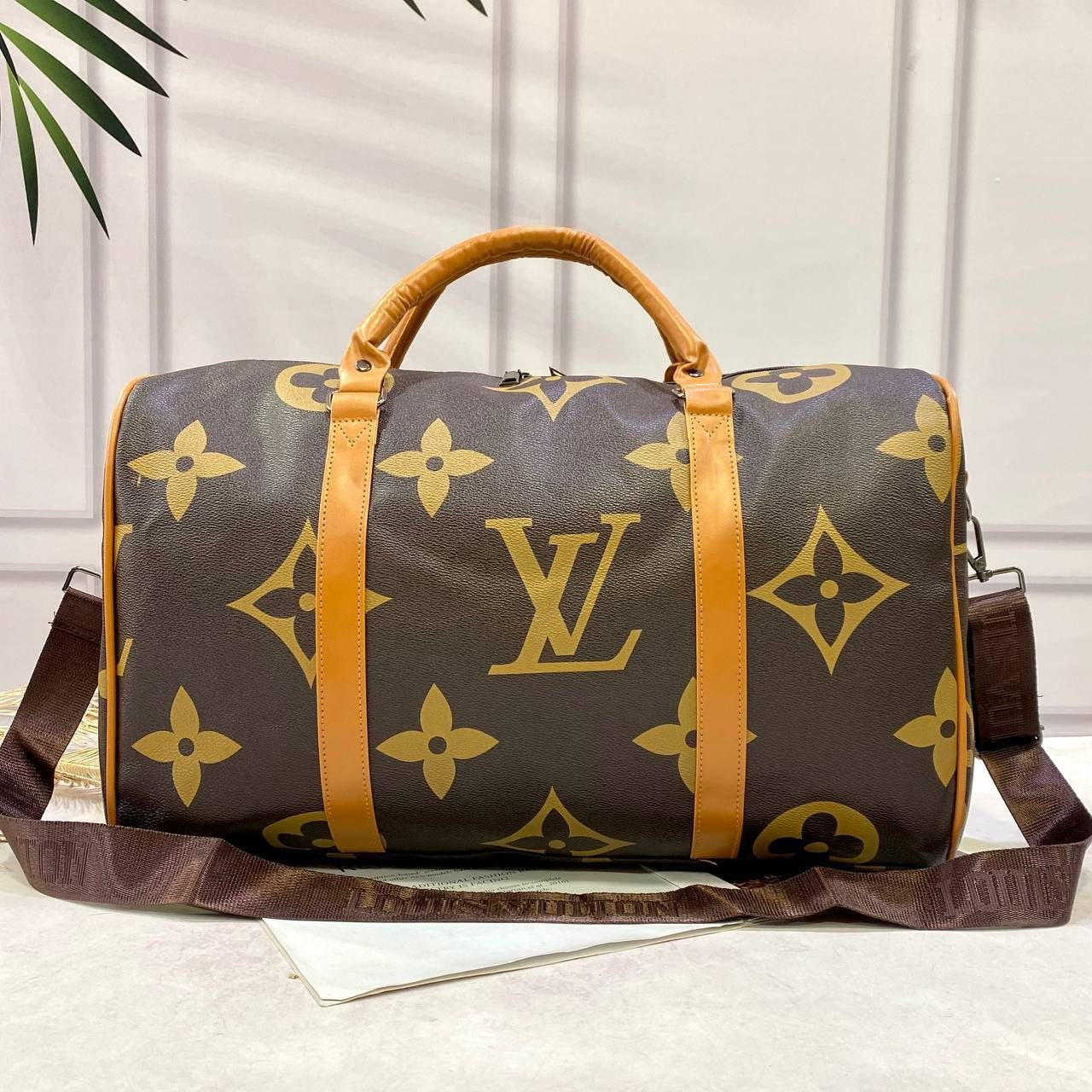 BOLSO MODELO VIAJERO EN COLOR MARRÓN