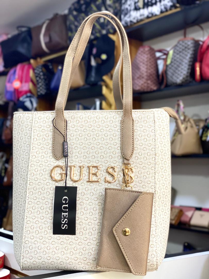 CARTERA RELIEVE ELEGANTE COLOR NUDE