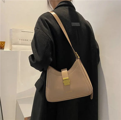CARTERA MEDIA LUNA CON BROCHE