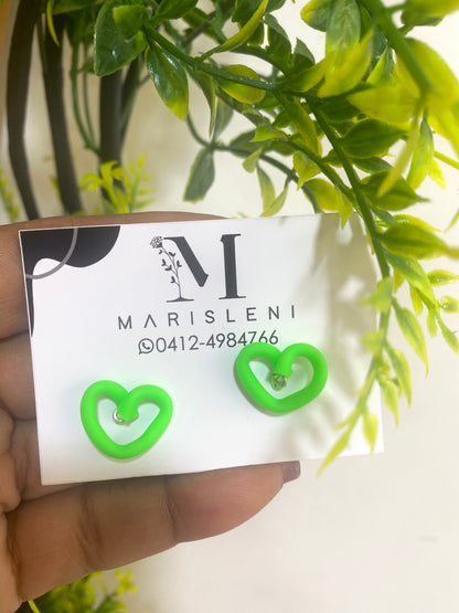 ZARCILLOS DE CORAZÓN EN GOMA