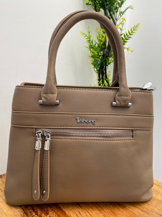 CARTERA CON ASAS EN COLOR NUDE