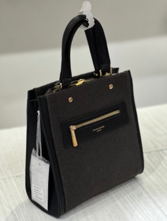 CARTERA PEQUEÑA TEXTURADA PELUCHE COLOR MARRÓN OSCURO