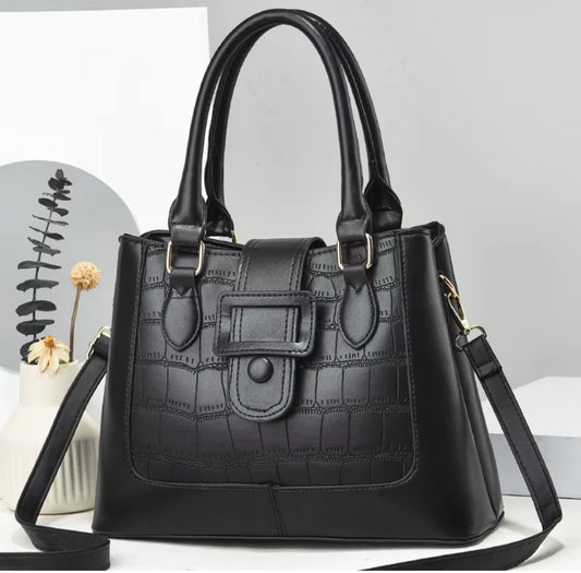CARTERA DE ASAS CON APLIQUES EN LA PARTE DELANTERA