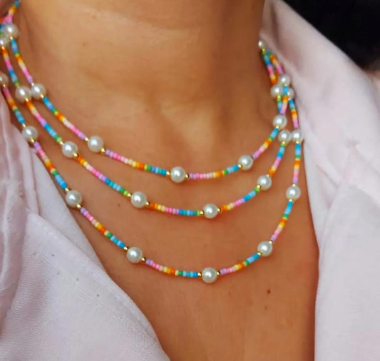 COLLAR DELGADO MULTICOLOR DE PERLA