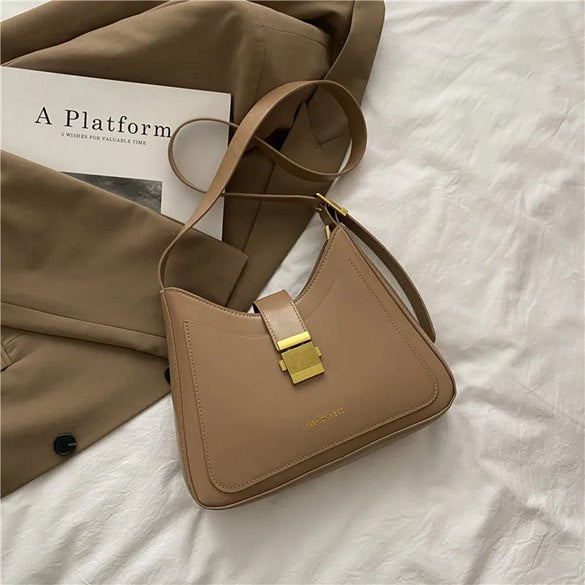 CARTERA MEDIA LUNA CON BROCHE