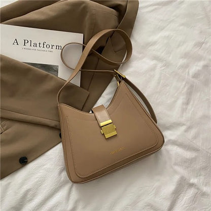 CARTERA MEDIA LUNA CON BROCHE