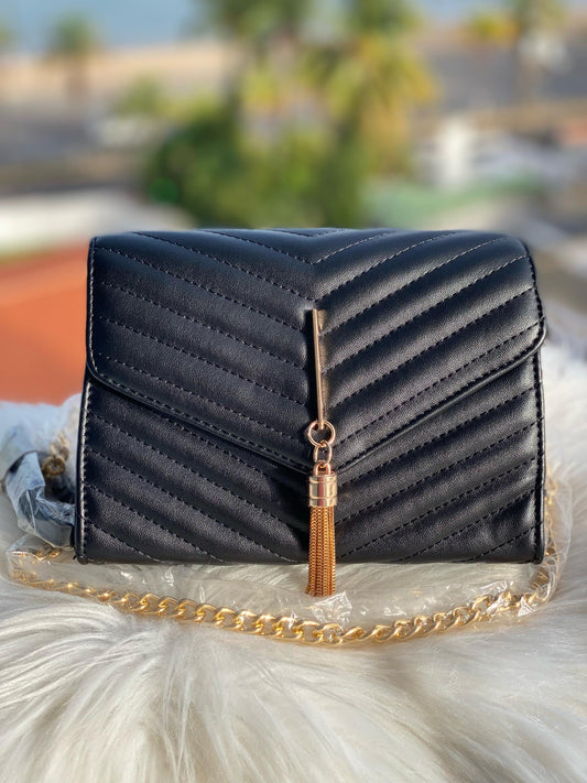 CARTERA PEQUEÑA CON APLIQUE DORADO