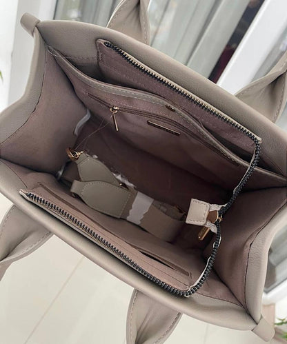 CARTERA ELEGANTE CON DETALLES DE LETRAS