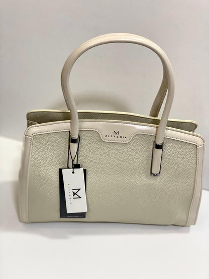 CARTERA TIPO BAÚL CON APLIQUE