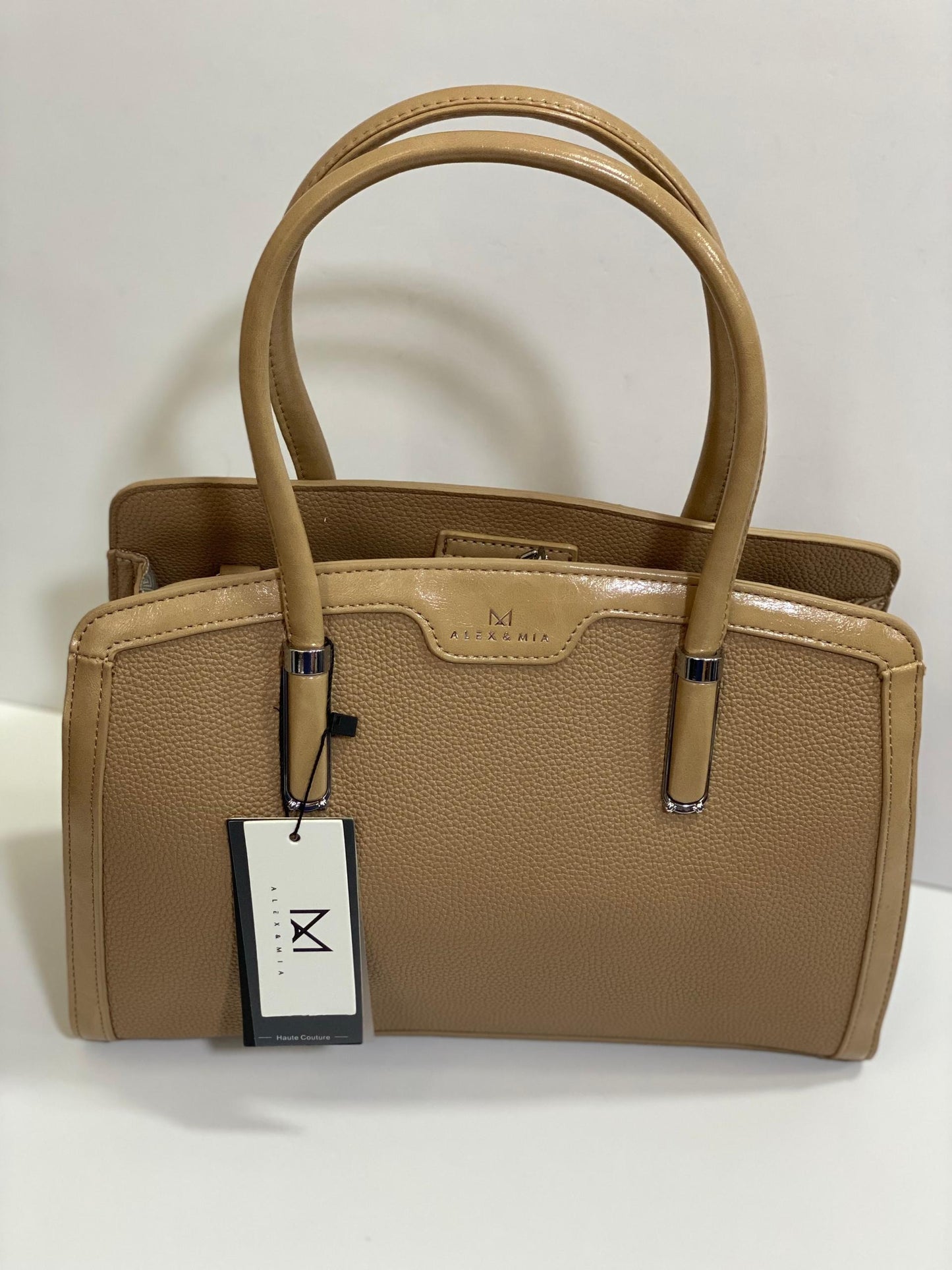 CARTERA TIPO BAÚL CON APLIQUE
