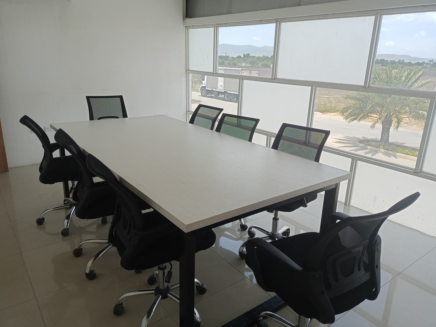 MESA DE CONFERENCIAS O REUNIONES PARA 8 PERSONAS