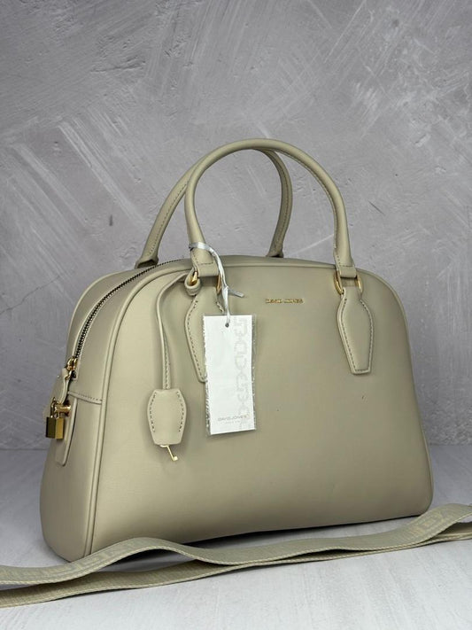 CARTERA ELEGANTE TIPO BAUL LISA BEIGE CON APLIQUE